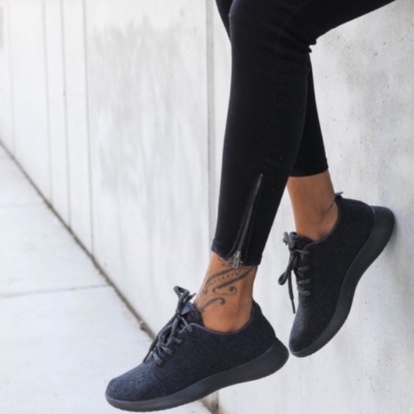 black allbirds